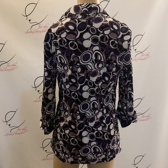 Bay Studio. Size Small. Crinkle Fabric. 3/4 Sleeve w Flip Cuff. B99 - Picture 3 of 4